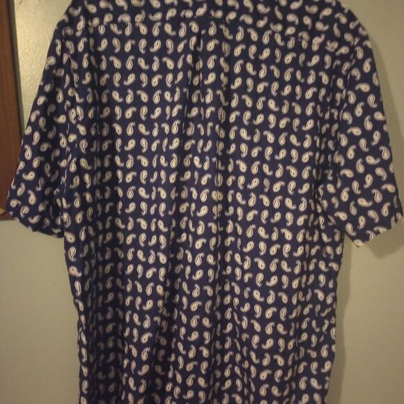 - Land's End paisley print short sleeve button down with front pocket - Picture 2 of 6